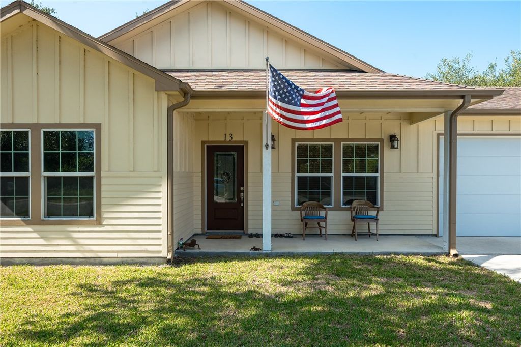 13 W LAKE Dr, Rockport, TX 78382 — photo 2