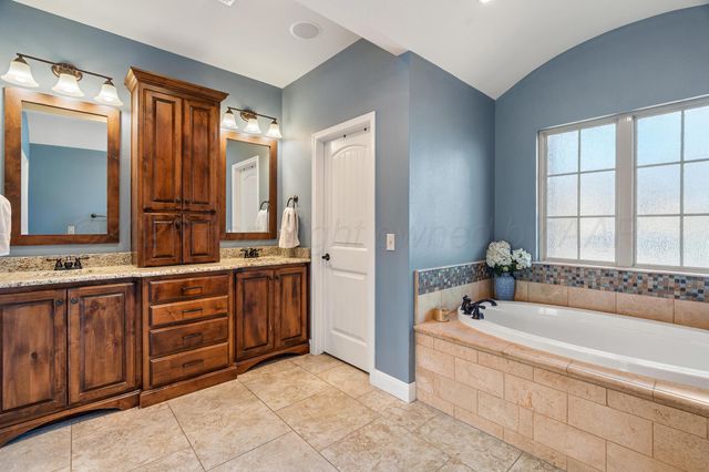 6 CRESTWAY Court, Canyon, TX 79015
