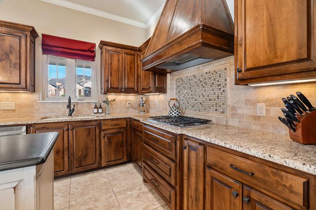 6 CRESTWAY Court, Canyon, TX 79015