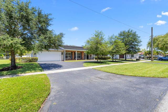 7501 Plantation Road, Plantation, FL 33317