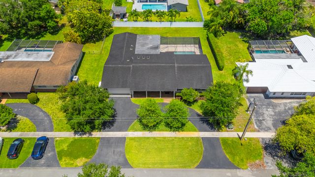7501 Plantation Road, Plantation, FL 33317
