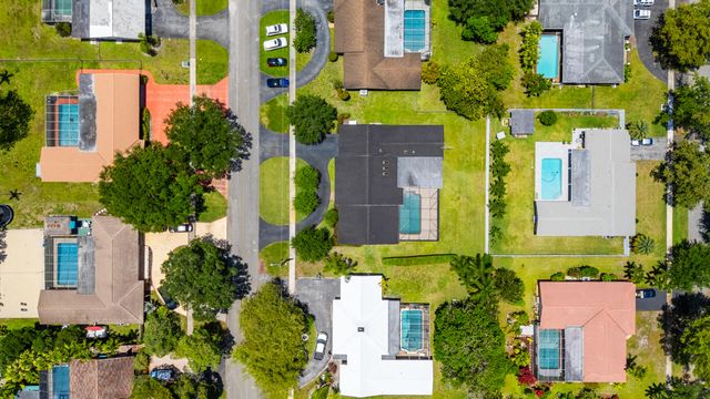 7501 Plantation Road, Plantation, FL 33317