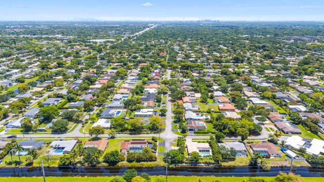 7501 Plantation Road, Plantation, FL 33317