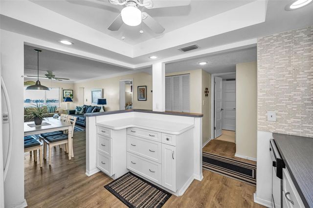 4525 COVE CIRCLE 1207, St Petersburg, FL 33708