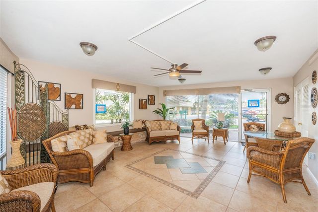 4525 COVE CIRCLE 1207, St Petersburg, FL 33708