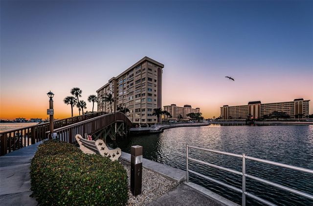 4525 COVE CIRCLE 1207, St Petersburg, FL 33708