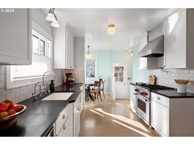 7115 N CHASE Ave, Portland, OR 97217