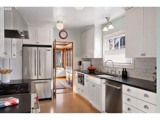 7115 N CHASE Ave, Portland, OR 97217