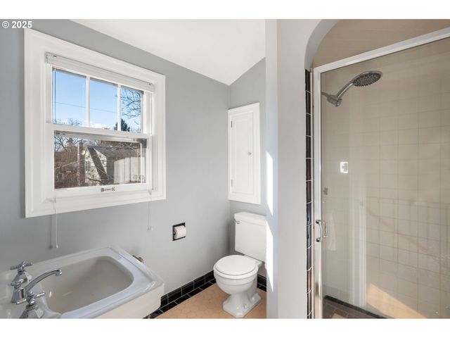 7115 N CHASE Ave, Portland, OR 97217