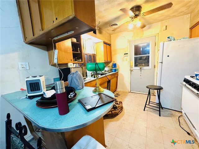 2126 Brookshire, Arlington, TX 76010