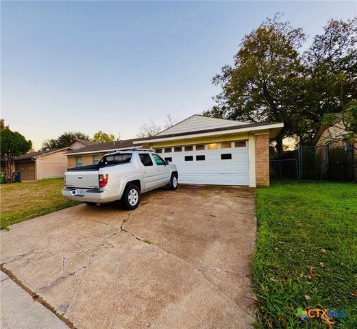 2126 Brookshire, Arlington, TX 76010