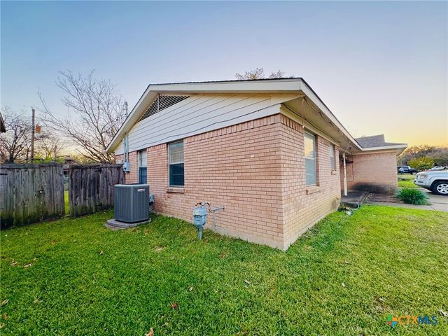 2126 Brookshire, Arlington, TX 76010