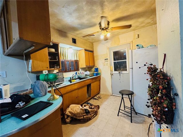 2126 Brookshire, Arlington, TX 76010