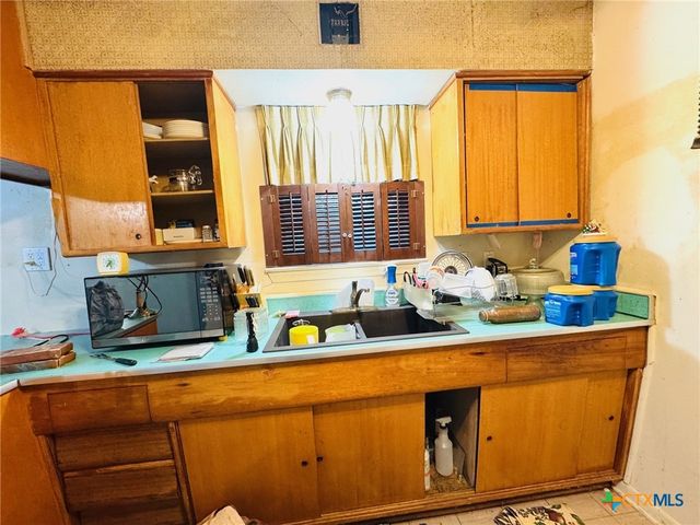 2126 Brookshire, Arlington, TX 76010