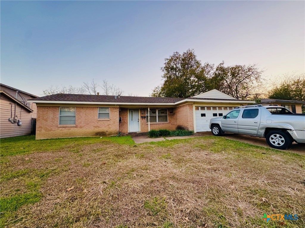 2126 Brookshire, Arlington, TX 76010