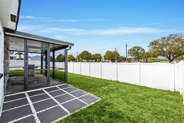 22555 SW 56th Ave, Boca Raton, FL 33433