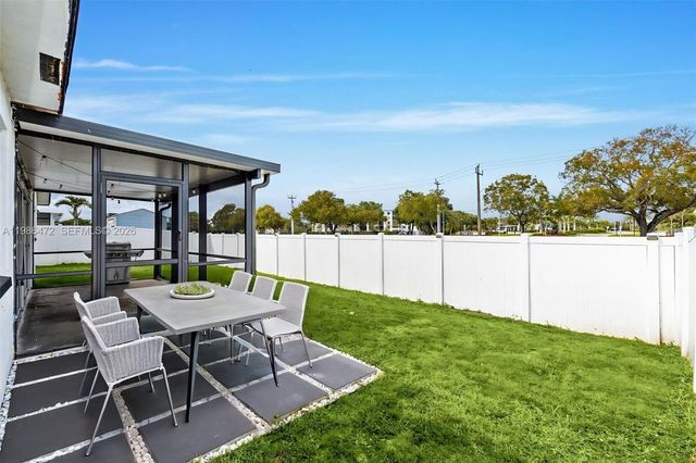 22555 SW 56th Ave, Boca Raton, FL 33433