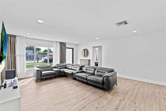 22555 SW 56th Ave, Boca Raton, FL 33433