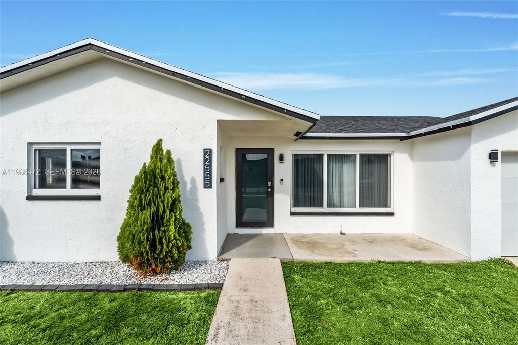 22555 SW 56th Ave, Boca Raton, FL 33433