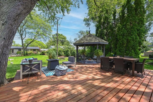 8650 N Pelham PARKWAY, Bayside, WI 53217