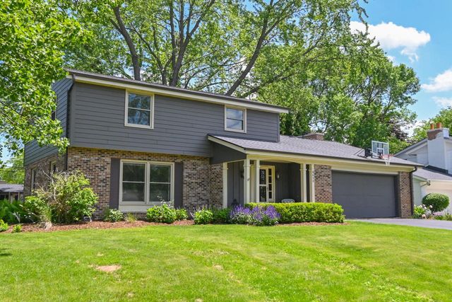 8650 N Pelham PARKWAY, Bayside, WI 53217