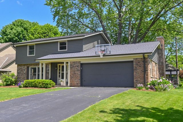 8650 N Pelham PARKWAY, Bayside, WI 53217