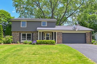 8650 N Pelham PARKWAY, Bayside, WI 53217