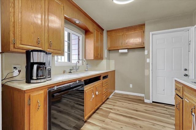 738 Costa Dr, Lodi, CA 95240