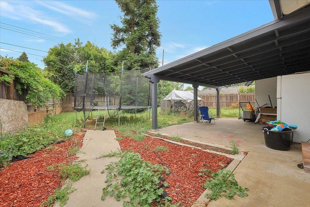 738 Costa Dr, Lodi, CA 95240
