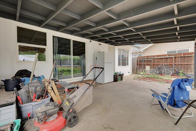 738 Costa Dr, Lodi, CA 95240