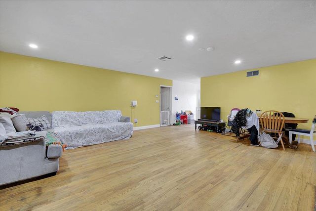 738 Costa Dr, Lodi, CA 95240