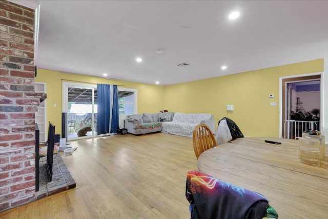 738 Costa Dr, Lodi, CA 95240