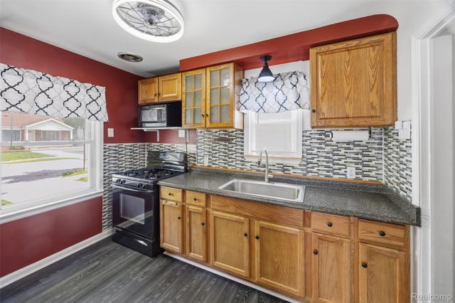 24929 Cooke Street, Dearborn, MI 48124