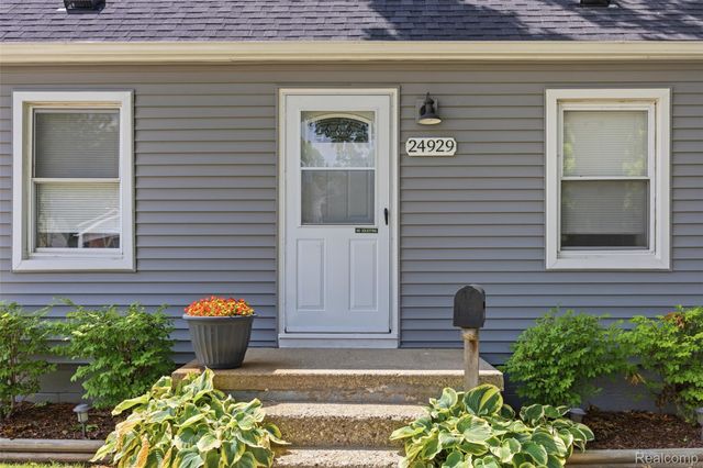 24929 Cooke Street, Dearborn, MI 48124