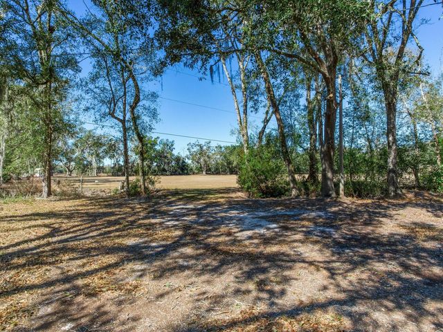 8602 BACK ROAD, Plant City, FL 33565