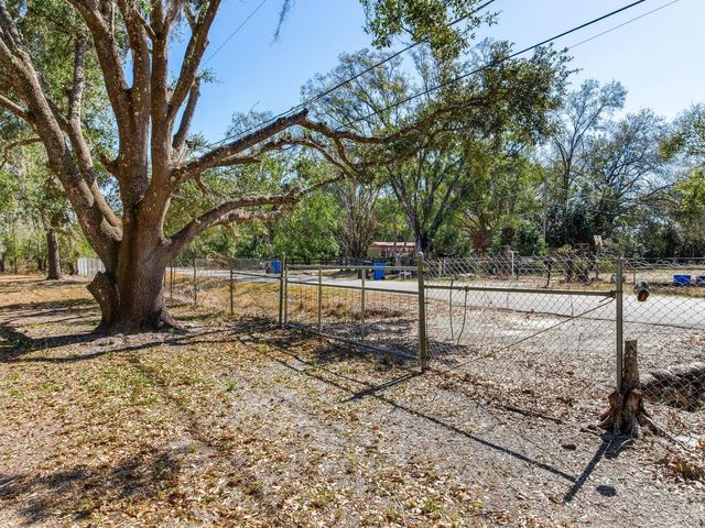 8602 BACK ROAD, Plant City, FL 33565