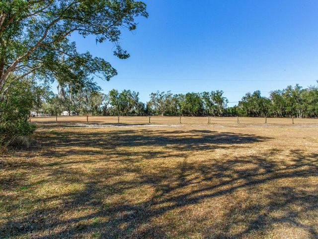 8602 BACK ROAD, Plant City, FL 33565