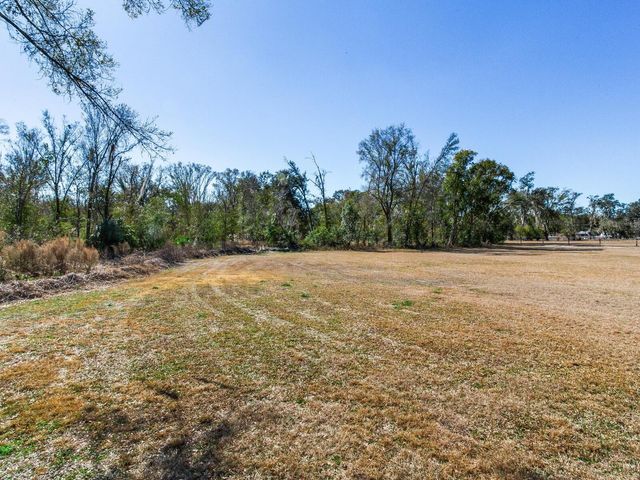 8602 BACK ROAD, Plant City, FL 33565