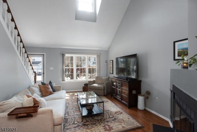 219 Coldspring Ct, Franklin Twp., NJ 08873