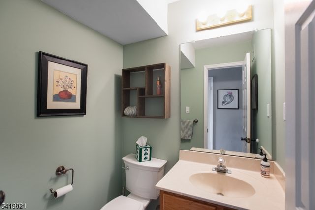 219 Coldspring Ct, Franklin Twp., NJ 08873