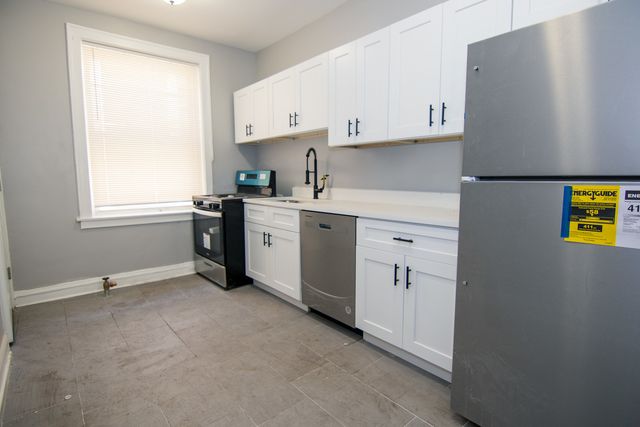 7610 S Saginaw Avenue 1B, Chicago, IL 60649