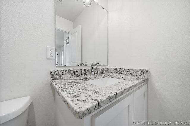 22000 E 660 Road, Tahlequah, OK 74464