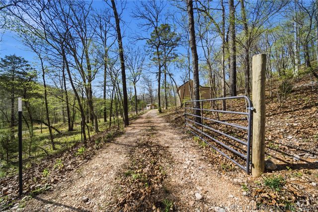 22000 E 660 Road, Tahlequah, OK 74464