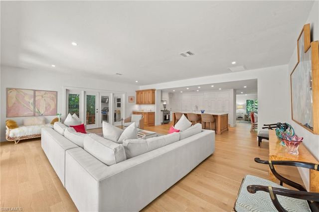 1949 ALAMANDA DR, Naples, FL 34102