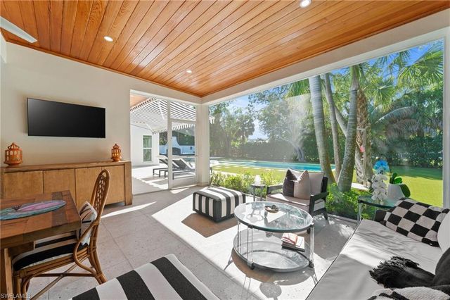 1949 ALAMANDA DR, Naples, FL 34102