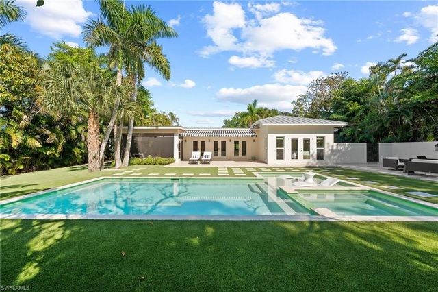 1949 ALAMANDA DR, Naples, FL 34102