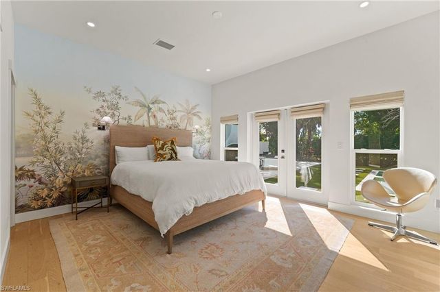 1949 ALAMANDA DR, Naples, FL 34102