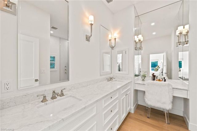 1949 ALAMANDA DR, Naples, FL 34102