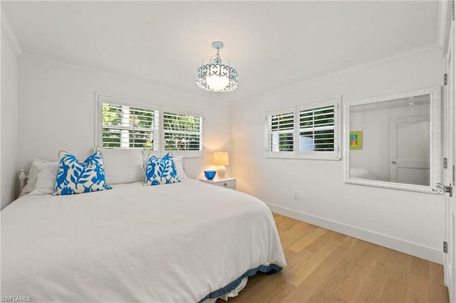 1949 ALAMANDA DR, Naples, FL 34102