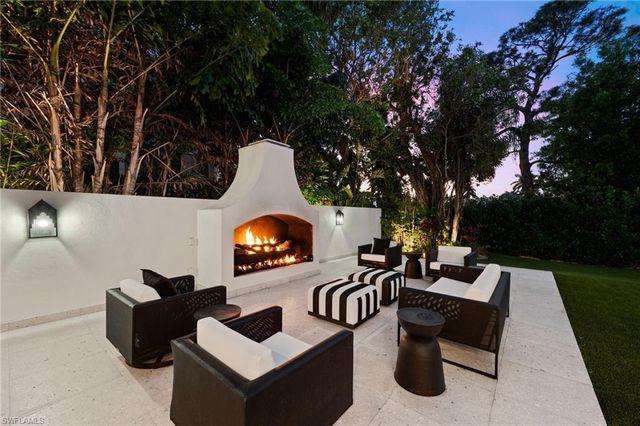 1949 ALAMANDA DR, Naples, FL 34102